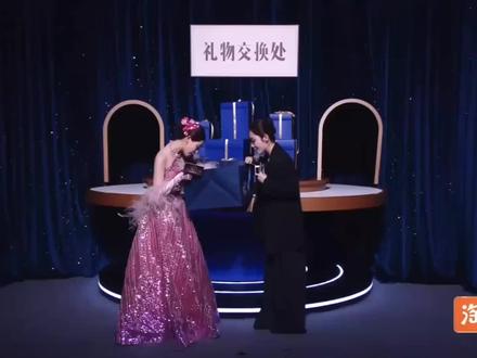 李一桐请祝绪丹全组喝奶茶,梦回书卷了...#李一桐 #祝绪丹 #微博之夜 #书卷一梦 #礼物交换