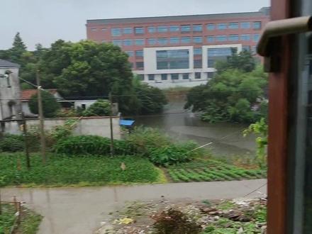 新的王淦昌中学高中部和我家直线距离200米。