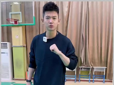 朋友说get了双打的快乐哈哈哈哈哈
#羽毛球教学 #一起来打羽毛球吧 #周末羽毛球