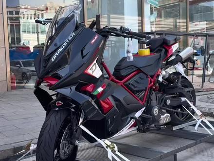 意塔杰特Dragster 700 Twin|49999元
为个性加冕 坐上是舒适 拧动是猛兽