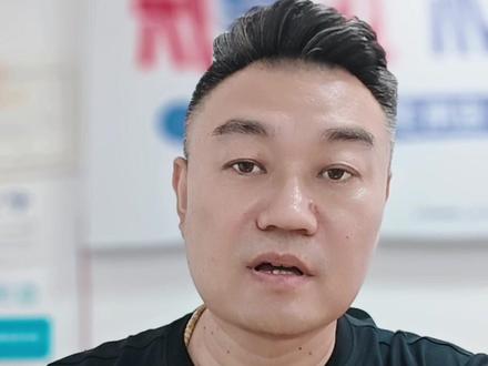 如何打开手机手电筒? 天黑停电
如何快速打开手机手电筒
一分钟教会您
#教长辈用手机 #手机使用技巧 #手机手电筒 #中老年必看
