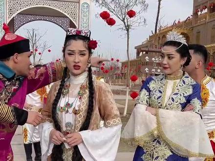 @西域公主
好不容易拍一个集体作品看看会不会火😜#搞笑配音 #搞笑视频