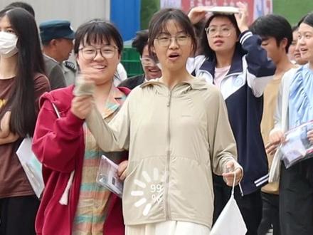 高考首科结束 大英考生自信走出考场#高考加油 #金榜题名