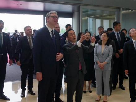 武契奇打卡小米第一辆汽车景点