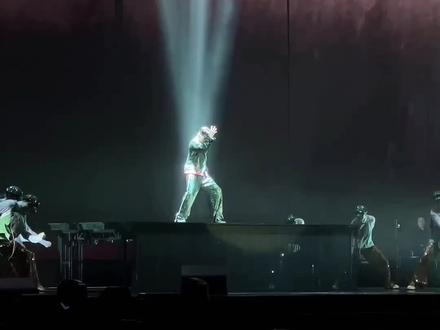 郭天王重庆跨年演唱会嗨爆全场#演唱会 #郭富城 #重庆跨年夜 #舞台现场