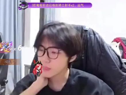 大鱼缸组队打排位,大家都不想让钎宝自己单排 这个大鱼缸看的人真是哈特软软,我们深圳dyg也是迎来了最正确的五人组#深圳dyg #钎城#向鱼 #大鱼缸 #大浴缸