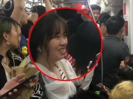 我的妈我的姥,我的褂子我的袄,我的大姨和姑奶姥,吓得我一瘸带一拐。我的爹我的爷,我的袜子我的鞋,我的大伯二舅爷,听到你的台词我的裤子尿半截😂😂😂