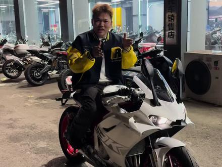 性价比的曼岛ll来了,顷刻间成为四缸新卷王#机车#四缸跑车 #凯越450曼岛2