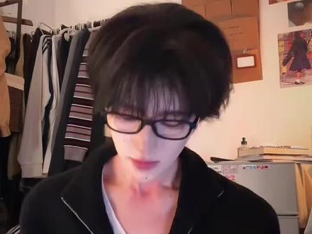 来看张真源跳吻痕💋舞啦!(视频开头来源@婶子的朋友圈 )@时代少年团-张真源 #张真源#第三个吻痕 #绘画过程 #青年创作者成长计划 @抖音创作小助手