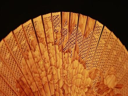 这不是国画,也不是AI,这是中国非遗檀香扇手工烫花技艺#手工扇子 #檀香扇 #王星记 #我在杭州等您来