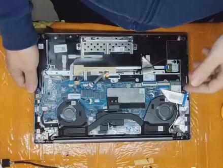 转轴盖子如何拆卸#笔记本维修 #拆机 #数码科技