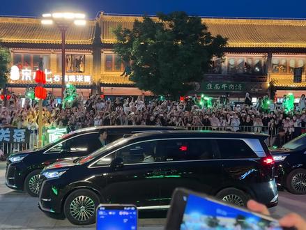 邯郸广府跑男录制 6个小时就为这两分钟,从早上蹲丛台,晚上蹲广府,体力已透支~