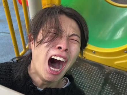 谁说年龄大就不能玩滑梯#搞笑日常 #一定要看到最后 #酱油白米饭