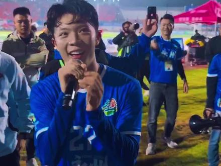 热点推送永州VS益阳3:2,张涛进球帅气和赛后致谢球迷片段。 #张涛 #永州队#足球 #湘超 #永州晋级决赛