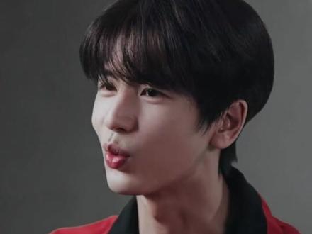 #张凌赫优秀的人干什么都不会差 如果不做演员也一定会在电气领域熠熠生辉#张凌赫 #张凌赫纪录片 #娱乐评论大赏
