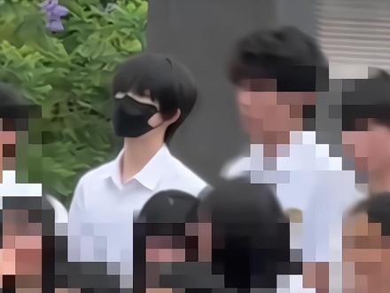 陈奕恒昨天去拍毕业照了? #陈奕恒 #陈奕恒林清源 #哼哼苒痣