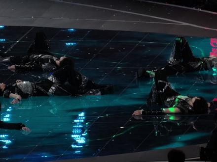 <manta>TF新年音乐会
这个小猫震碎地球的力度!太幸福了😭😭#舞台 #张函瑞