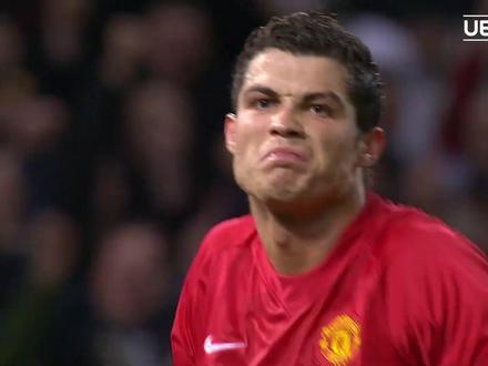 一厢情愿! 总裁这是烧迷糊了? 41岁C罗愿降薪回归曼联! #利雅得胜利 #C罗 #曼联 #DOU来足球季