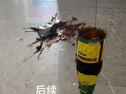 摔蚝油后续
真给它捡起来了(不吃的,会有玻璃渣),但面对这坨规则的圆圆的可爱的,蚝油~谁能忍的住…#膏药贴 #生活中的小意外