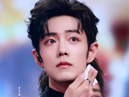 天然萌又接地气的#肖战 ,真是一个有趣的灵魂😘
#东方卫视跨年晚会 #肖战舞台 #肖战擦汗 #肖战有趣的灵魂