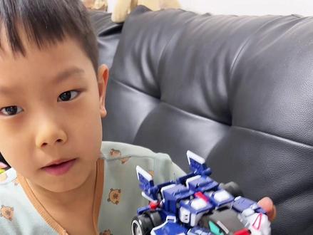 疾速幻影载具转变机器人形态#新奇特玩具 #男孩玩具 #炫卡斗士 #疾速幻影 #炫卡斗士疾速幻影