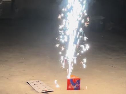 3分钟烟花真的有3分钟! #过年氛围提前搞起来了 #三分钟烟花 #新年倒计时