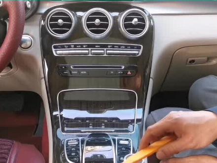 奔驰GLC导航拆装流程#导航#黄岛汽美哪家强 #辉煌前景