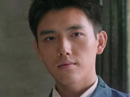 一个眼神流转,便把人物立住 #陈飞宇 #方穆扬 #纯真年代的爱情