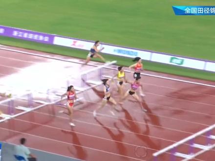 内核稳定。全国田径锦标赛林雨薇雨天摔倒,淡定看看伤口仍保持招牌微笑。#科技文体传媒中心 #TV8文体频道