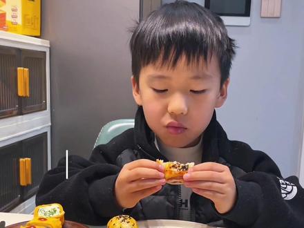 一年级小学生早餐~手抓饼培根卷,焦香酥脆,孩子超爱吃!做法简单赶快去试试吧!#手抓饼培根卷 #手抓饼 #小学生早餐 #空气炸锅美食 #培根