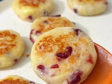 冬天多给孩子做这个饼对脾喂很友好,山药和苹果是肚肚很喜欢的食材,做成这个山药苹果芝士饼,香甜软糯,营养丰富孩子们爱吃,做法也很简单#铁棍山药 #山药苹果饼 #早餐 #儿童营养早餐 #美食