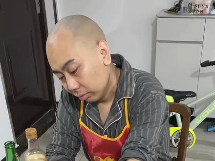 魔术表演之"南切"和"北发" 笨期为大家带来的是一段新设计的手法魔术流程,通过一个虚构的故事,把多种魔术手法柔和成的一套魔术表演,同时也希望通过这段魔术表演劝解各位,遵纪守法,远离赌博#真实生活分享计划 #魔术 #是时候展现真正的技术了 #抖音精选计划 #魔术教学