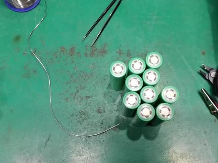 自己动手组装一块大容量锂电池!15节最大能做9安时