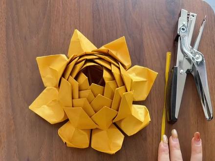 正方形折莲花方法#折纸教程 #民俗文化 #风俗习惯 #过年氛围提前搞起来了