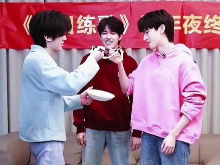 满脑子的粉色泡泡 #鑫左#鑫之左想#棍航#cp#吃豆皮