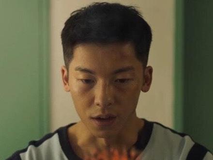 Netflix恐怖喜剧《关于我和鬼变成家人的那件事》👻
直男警察👮+👻盖老公👨❤️💋👨
又好怕又好笑,这是什么类似爱情的剧本🥺
实名替还没看过鬼家人的家人们感到遗憾!!!
剪辑:可爱小高
#我和鬼变成家人的那件事 #许光汉 #远鉴字幕组 #林伯宏 #网飞