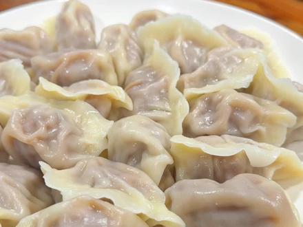 用大蒜做的水饺有多少人吃过 #饺子 #大蒜水饺 #自制饺子馅