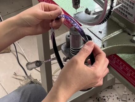 紫金色的100zz你入手了吗?觉得价格太贵舍不得,来我直播间,让你百元价格就能买到千元打感的羽拍#100zz#100zzbp#羽毛球拍#羽毛球拍推荐 #工厂一手货