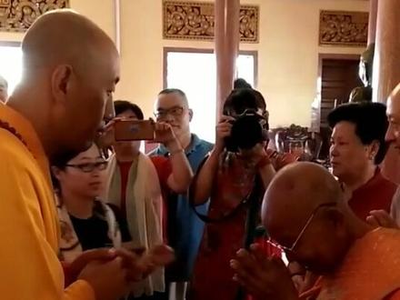 浙江省佛教协会会长怡藏大和尚一行会见柬埔寨僧王祝愿世界和平,佛法永驻