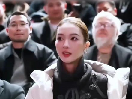 金晨正面回应妆造争议,直言再也不自己乱化妆,“我难过 为什么化成那样”#金晨