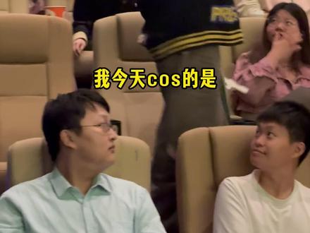 复刻一下蜥蜴汤姆的呐喊名场面和招手表情包,好解压吧!#第一批看河狸变身计划已被萌哭#河狸变身计划