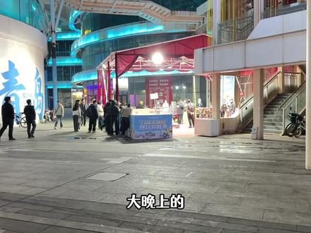 逛夜市遇到挑战抡大锤,10倍欧气暴击胜利,赢了两盒罐头饮料 #玩具 #夜市 #夜市里的烟火气 #夜市摆摊 #街头挑战