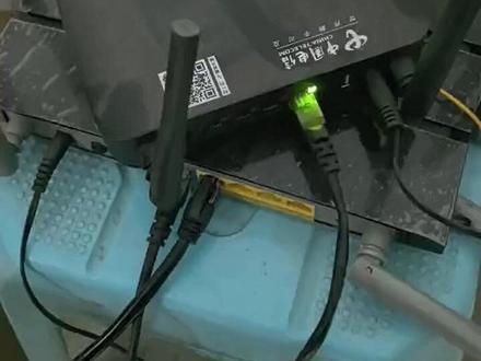 光猫不是路由器 如果家里的WiFi信号比较差,WiFi经常断连,可能是你没有安装路由器的原因,用的是光猫自带的WiFi功能。#光猫 #路由器 #WiFi
