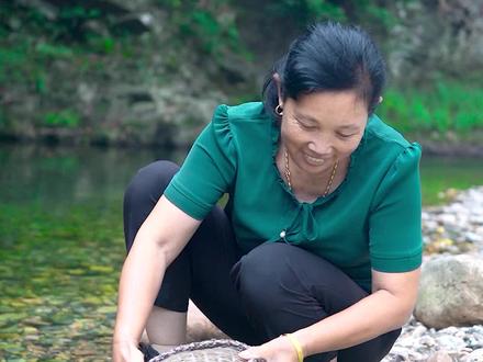 这个花螺比鸡蛋还大!吃着太满足了,这小外孙也越来越懂事了~#小改造大幸福#新农人计划2021#抖音美食创作人