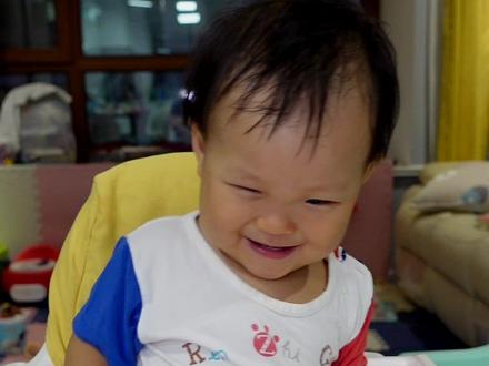 1岁的宝宝能吃螃蟹吗?你们都给孩子吃没?过敏不? #螃蟹🦀 #可爱的小吃货 #馋嘴宝宝