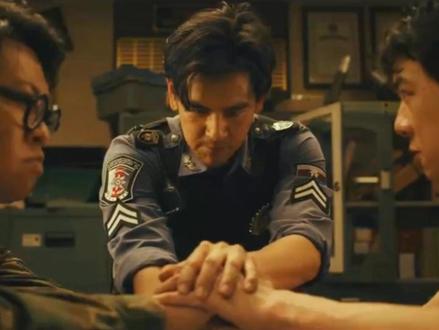 《爆水管》 当警局水管爆开,流出的不是水而是千年的秘密!彭于晏带队“造案”,艾伦组团盗墓,一场因爆水管引发的乌龙对决即将上演。1月23日,揭秘水管背后的古墓迷局!