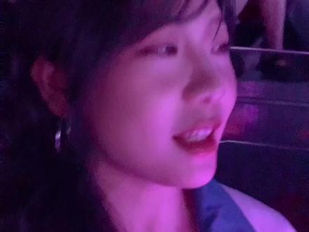 以前不愿意穿的校服心甘情愿的穿上,集齐了QQ音乐三巨头的执念,做了一场开心的梦,我也圆满啦!#徐良演唱会 #徐良演唱会深圳 #非主流时代 #QQ音乐三巨头