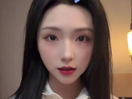 20251229晚彩彩直播录屏小段,彩彩今晚直播美炸了✨绝美造型你get了吗?镜头前的她闪闪发光🌟每一帧都像画报!@王云云(彩彩云) #王云云#红鸾引 #上热搜 #高光时刻 #实力宠粉