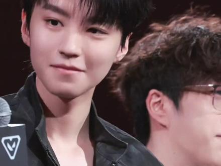 以后电竞男主都按这个模版来好吗、、#王俊凯 #无畏契约 #游戏 #王俊凯无畏契约表演赛 #电竞