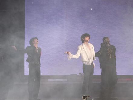 一次次看向他时你在想什么呢
三年,五个字。12.27,我在万人舞台与你对视
#橹穆 #橹穆双人舞台 #直拍 #来自天堂的魔鬼